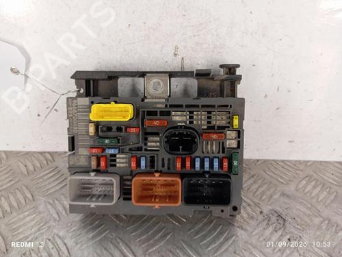 Used Fuse box Fuse box 38712598 38712598