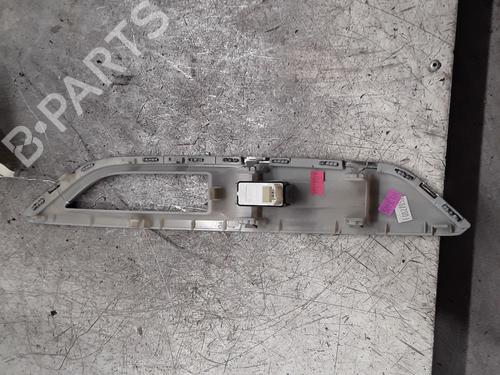 Used Right front window switch Right front window switch PEUGEOT 5008 II (MC_, MJ_, MR_, M4_) 1.5 BlueHDi 130 (MCYHZJ, MCYHZR, MCYHZX) (131 hp) 30018381 30018381