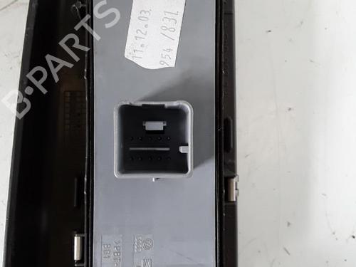 Interrupteur de vitre avant gauche VW GOLF V (1K1) 1.4 16V (80 hp) 30022177