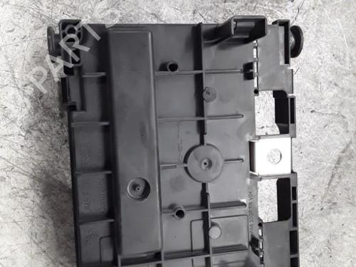 Sikringsdose PEUGEOT 308 I (4A_, 4C_) 1.6 HDi (92 hp) 30018981