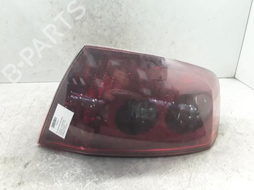 Używane Lampa tylna prawa PEUGEOT 407 (6D_) 2.0 HDi 135 (6DRHRH, 6DRHRE, 6DRHRG, 6DRHRJ) (136 hp) 30013015