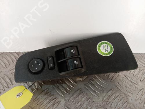 Used Left front window switch FIAT GRANDE PUNTO (199_) 1.3 D Multijet (75 hp) 32168360