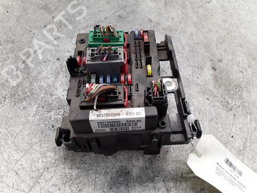 Used Fuse box PEUGEOT 307 Break (3E) 2.0 HDI 110 (107 hp) 30012827