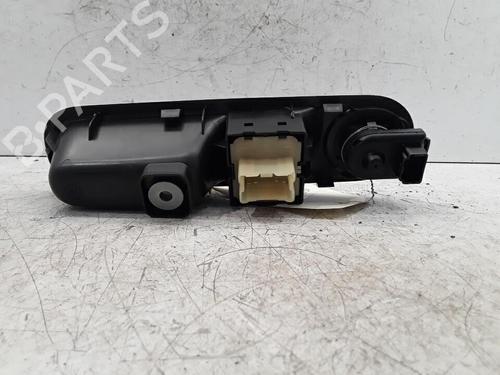 Used Left front window switch Left front window switch RENAULT TWINGO III (BCM_, BCA_) 1.0 SCe 70 (BCMB) (69 hp) 30015743 30015743
