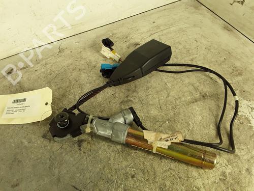 Używane Klamra pasa bezpieczeństwa RENAULT CLIO II (BB_, CB_) 1.6 (B/CB0D, BB00) (90 hp) 30010660