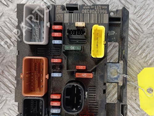 Used Fuse box PEUGEOT 307 (3A/C) 1.4 16V (88 hp) 32386527