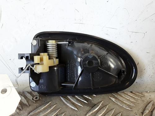 Poignée intérieure avant droite RENAULT CLIO II (BB_, CB_) 1.2 16V (BB05, BB0W, BB11, BB27, BB2T, BB2U, BB2V, CB05,... (75 hp) 30016831