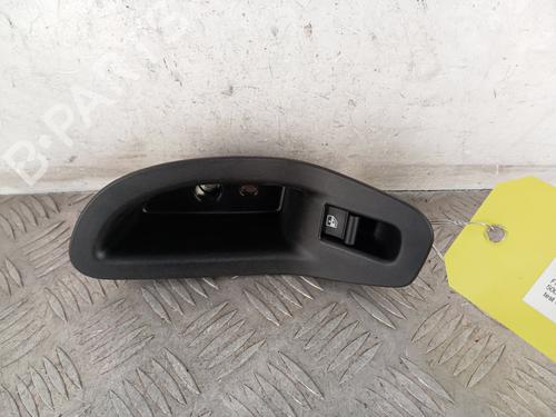 Used Right rear window switch FIAT 500X (334_) 1.6 D Multijet (334AXA1B, 334AXA11) (120 hp) 31148369