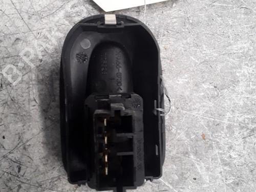 Used Left front window switch PEUGEOT 306 Hatchback (7A, 7C, N3, N5) 1.4 (75 hp) 30019187