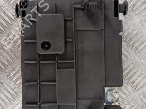 Used Fuse box Fuse box 37715960 37715960