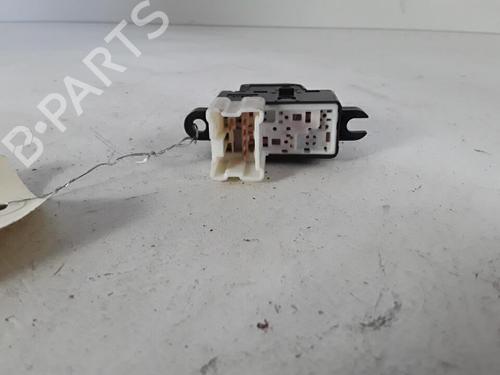 Used Right front window switch NISSAN MICRA III (K12) 1.2 16V (80 hp) 30021871