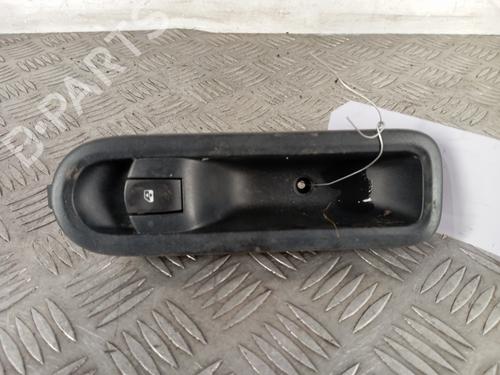 Used Right front window switch RENAULT CLIO III (BR0/1, CR0/1) 1.5 dCi (C/BR0G, C/BR1G) (68 hp) 31064271