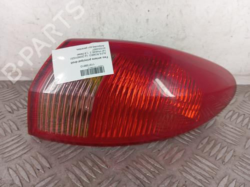 Feu arrière droit ALFA ROMEO 147 (937_) 1.9 JTDM 8V (937.AXD1A, 937.AXU1A, 937.BXU1A) (120 hp) 31940192