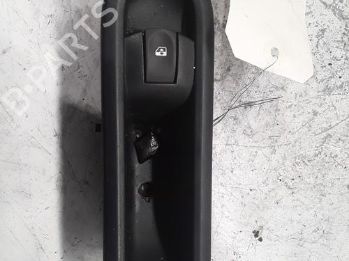 Used Right front window switch RENAULT CLIO III (BR0/1, CR0/1) 1.5 dCi (C/BR0G, C/BR1G) (68 hp) 30023821