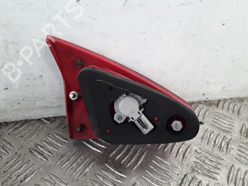 Used Right tailgate light Right tailgate light ALFA ROMEO 147 (937_) 1.9 JTD (937.AXD1A, 937.BXD1A, 937.AXV1A, 937.BXB1A,... (115 hp) 30016042 30016042