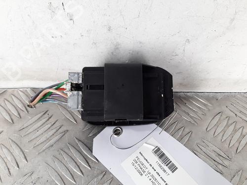 Used Left front window switch Left front window switch PEUGEOT 206 Hatchback (2A/C) 1.4 HDi eco 70 (68 hp) 30409214 30409214