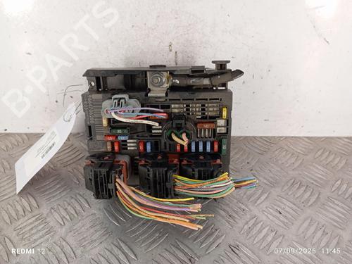 Used Fuse box Fuse box 38913004 38913004