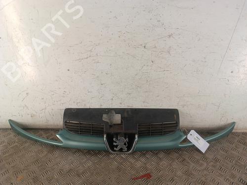 Grill PEUGEOT 206 Hatchback (2A/C) 1.4 i (75 hp) 30012191