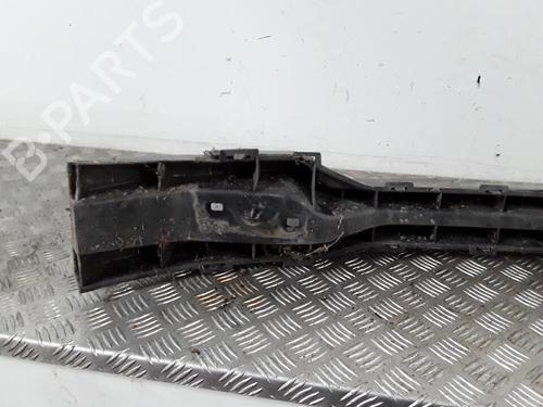 Used Front bumper reinforcement Front bumper reinforcement 30015438 30015438