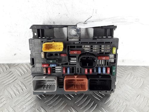 Boîte à Fusibles PEUGEOT 308 I (4A_, 4C_) 1.6 HDi (109 hp) 30009884
