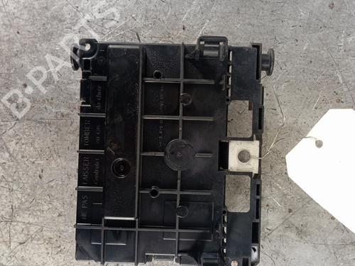 Used Fuse box Fuse box 30009982 30009982