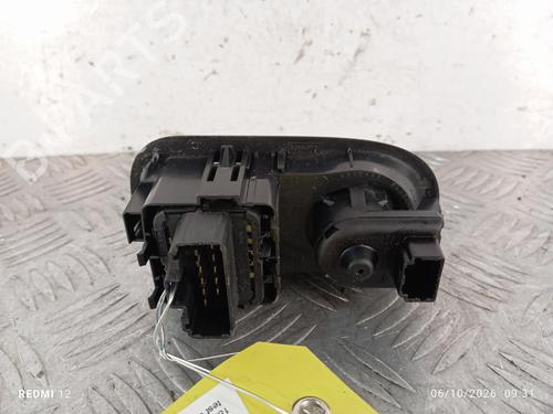 Left front window switch RENAULT MASTER III Van (FV) 2.3 dCi 130 FWD (FV0M, FV0Y, FV0J, FV02, FV03) | BP39695269I27 - Image 2
