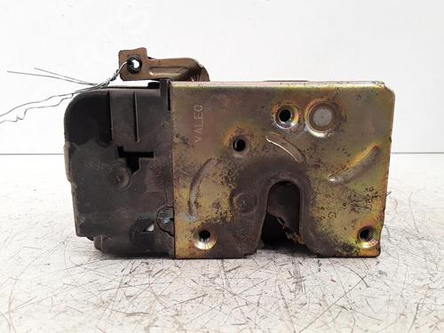 Używane Zamek drzwi przednich prawych PEUGEOT 206 Hatchback (2A/C) 1.6 HDi 110 (109 hp) 30021682