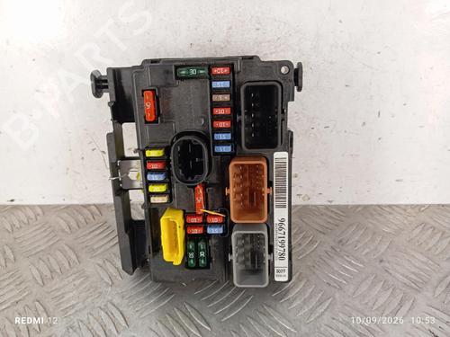 Used Fuse box Fuse box 39009022 39009022