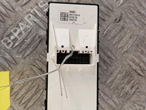 Left front window switch HYUNDAI i20 III (BC3, BI3) 1.2 | BP33691958I27 - Image 2
