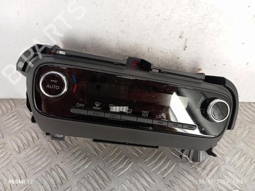 climate-control-toyota-yaris-_p21_-_pa1_-_ph1_-2020-37740843 main image