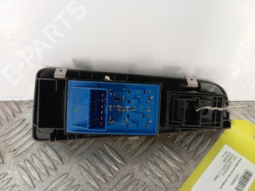 Used Left front window switch Left front window switch FIAT GRANDE PUNTO (199_) 1.3 D Multijet (75 hp) 32168360 32168360