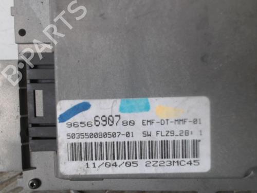 Display monitor PEUGEOT 407 SW (6E_, 6D_) 2.0 HDi 135 | BP30022646C48