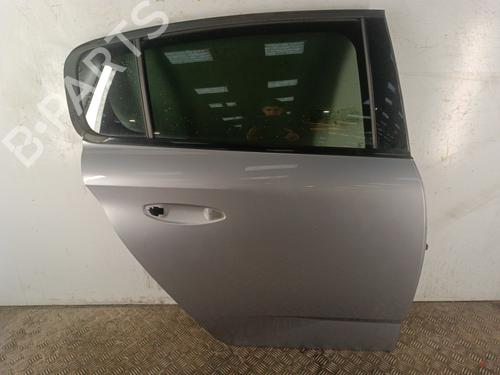 Używane Drzwi tylne prawe PEUGEOT 308 III (FB_, FH_, FP_, F3_, FM_) Hybrid 180 (F3DGXT, F3DGMH) (181 hp) 30878379