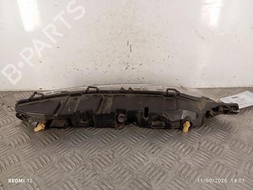 Used Left daytime light Left daytime light 39043048 39043048
