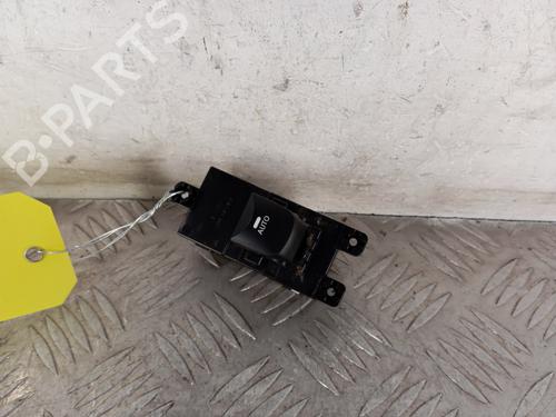 Used Left rear window switch HYUNDAI i30 Estate (GD) 1.6 CRDi (110 hp) 31039650