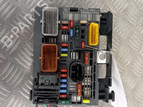 Boîte à Fusibles PEUGEOT 807 (EB_) 2.0 HDi (107 hp) 30007831