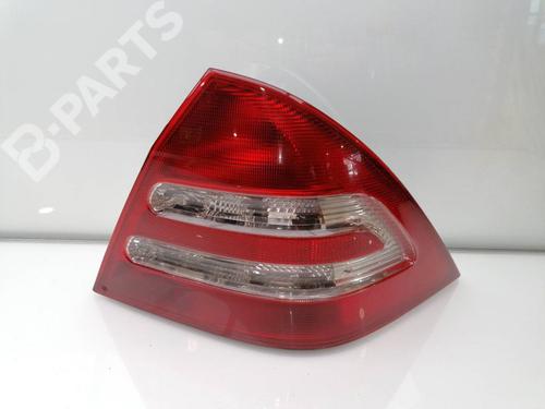 Used Right taillight Right taillight MERCEDES-BENZ C-CLASS (W203) C 180 Kompressor (203.046) (143 hp) 10984234 10984234