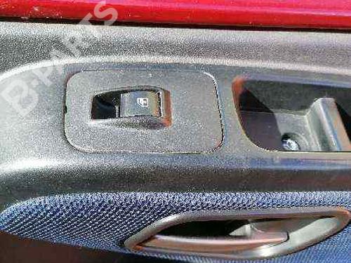 Used Right front window switch Right front window switch FIAT QUBO (225_) 1.3 D Multijet (225CXB1A, 225AXB1A, 225CXB11, 225AXB11,... (75 hp) 6646930 6646930