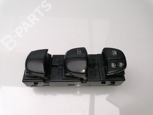 Used Left front window switch Left front window switch NISSAN JUKE (F15) 1.6 (117 hp) 10719644 10719644