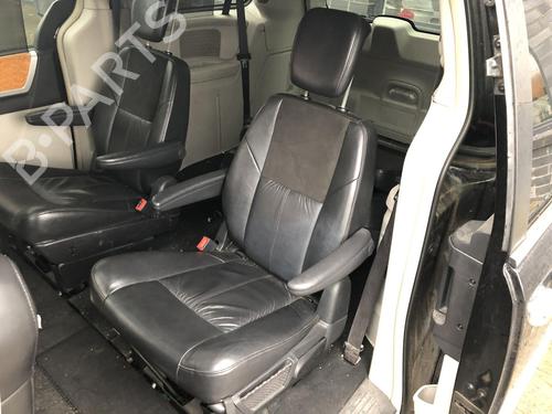 other-lancia-voyager-mpv-404_-2011-2012-2013-2014-31791371 main image