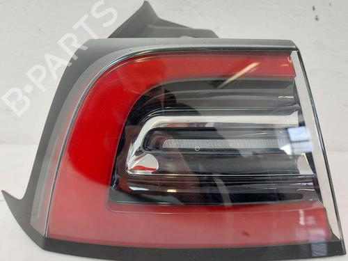 Used Left taillight TESLA MODEL Y (5YJY) EV All-wheel Drive (450 hp) 31788976
