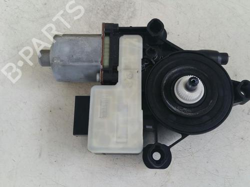 Used Right rear window motor VW GOLF VII (5G1, BQ1, BE1, BE2) 1.4 TSI (122 hp) 31779641