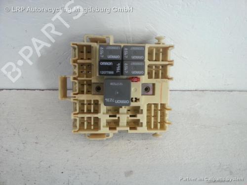 Caja reles / fusibles CHEVROLET TAHOE (B2W) 5.3 V8 AWD (273 hp) 31778465