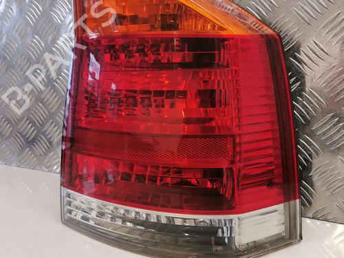 Rückleuchte Rechts für NISSAN PRIMERA Hatchback (P11) 1.8 16V (114 hp) 32373871