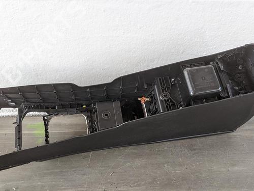 Armrest / Center console TOYOTA AVENSIS Estate (_T27_) 2.2 D-4D (ADT271_, ADT271R) | BP31785261I20 