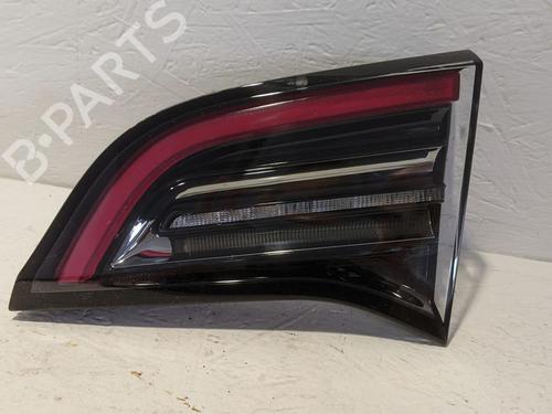 Farolim direito da mala TESLA MODEL Y (5YJY) EV (347 hp) 31787631