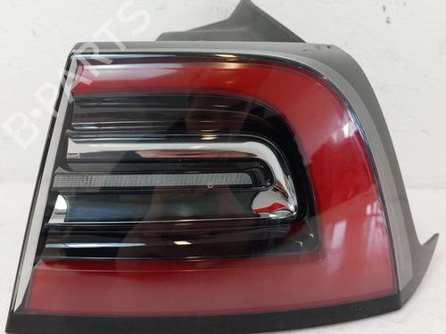 Høyre baklys TESLA MODEL Y (5YJY) EV All-wheel Drive (450 hp) 31788979