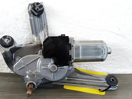Used Rear wiper motor TOYOTA AVENSIS Estate (_T25_) 2.2 D-CAT (ADT251_, ADT251R) (177 hp) 31781564