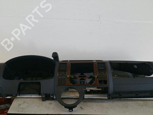 Cockpit VW TRANSPORTER T5 Bus (7HB, 7HJ, 7EB, 7EJ) 2.5 TDI (130 hp) 31779513