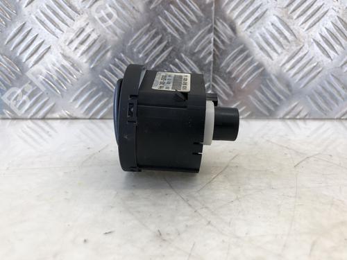 Headlight switch VW PASSAT B6 Variant (3C5) 1.9 TDI | BP31786395I24